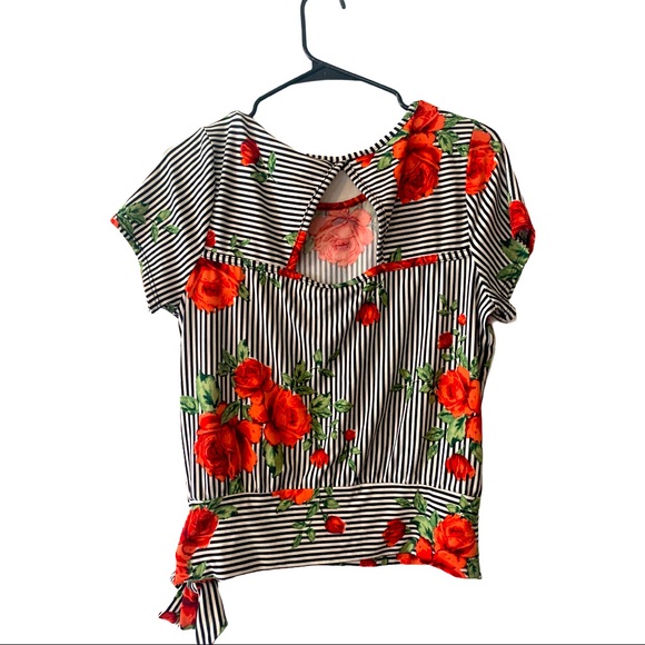 Beautiful striped blouse with roses 🌹 - Picture 2 of 2